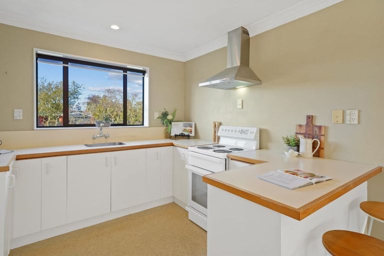 Photo of property in 2/15 Lowry Avenue, Redwood, Christchurch, 8051