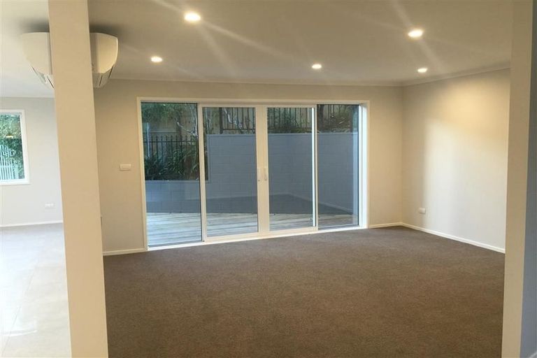 Photo of property in 3a Stitchbird Close, Murrays Bay, Auckland, 0630