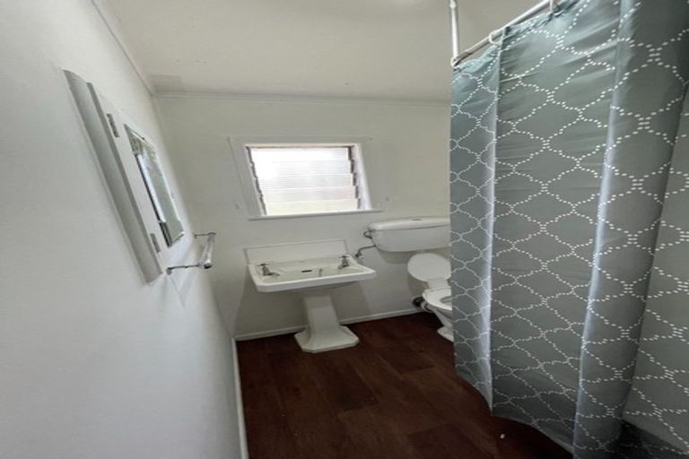 Photo of property in 10 Churchill Avenue, Manurewa, Auckland, 2102