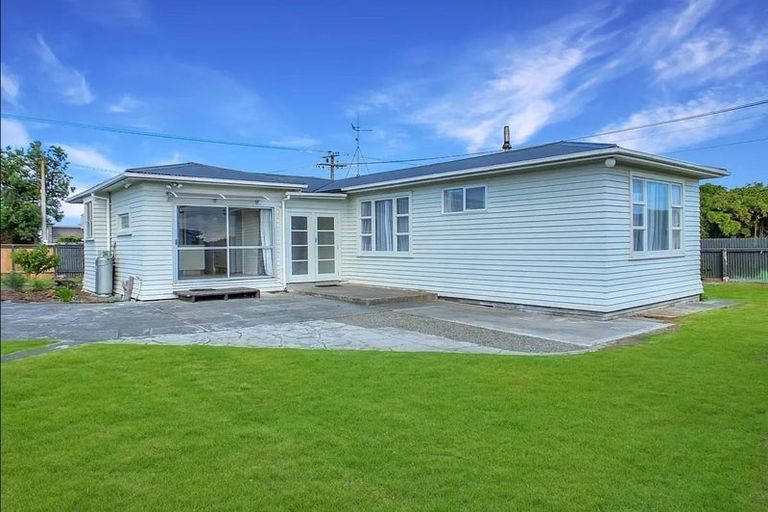 Photo of property in 23 Pratt Avenue, Foxton Beach, Foxton, 4815