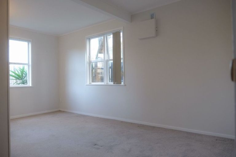 Photo of property in 9b Harrington Road, Henderson, Auckland, 0610