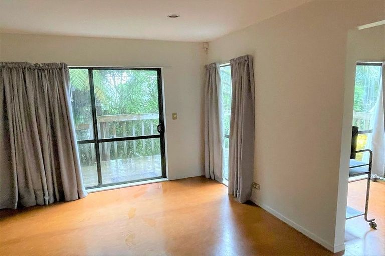 Photo of property in 50 Sunnyhaven Avenue, Beach Haven, Auckland, 0626