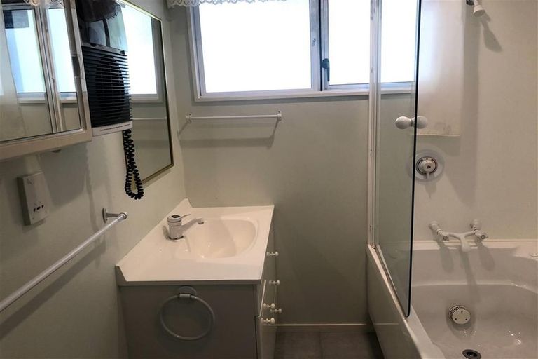 Photo of property in 11 Lakeside Villas, Whitby, Porirua, 5024