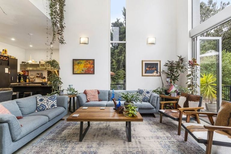 Photo of property in 11a Wernham Place, Northcote, Auckland, 0626