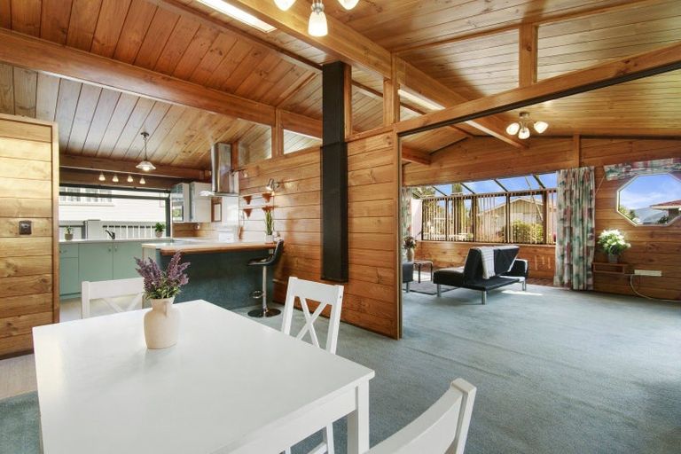 Photo of property in 8 Roband Crescent, Brown Owl, Upper Hutt, 5018