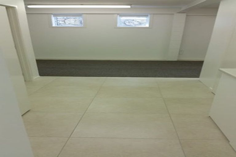 Photo of property in 23 Elsted Place, Goodwood Heights, Auckland, 2105