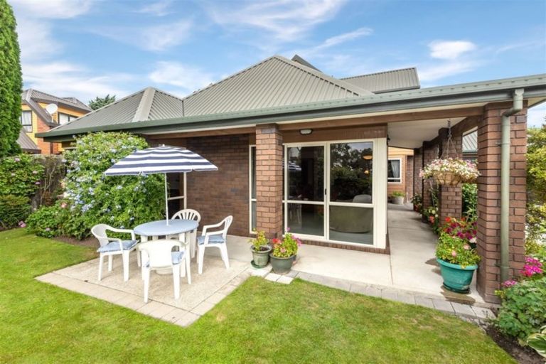 Photo of property in 2 Pentonville Close, Westmorland, Christchurch, 8025