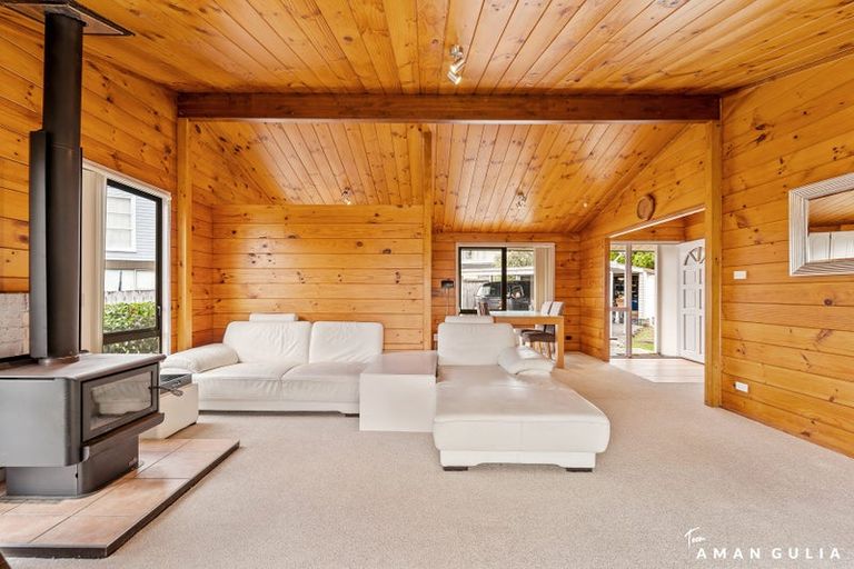 Photo of property in 26 Cron Avenue, Te Atatu South, Auckland, 0610