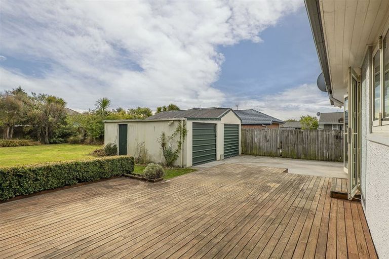 Photo of property in 17 Grimseys Road, Redwood, Christchurch, 8051
