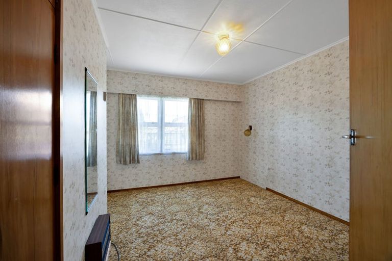 Photo of property in 124 Glover Road, Hawera, 4610