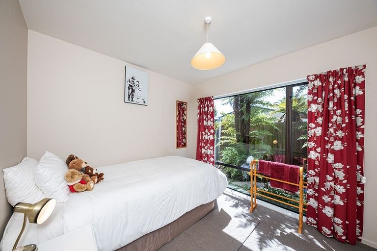 Photo of property in 5a Mclellan Place, Ilam, Christchurch, 8041