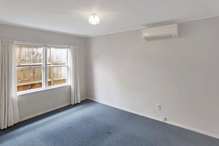 Photo of property in 46 Ayton Drive, Totara Vale, Auckland, 0629
