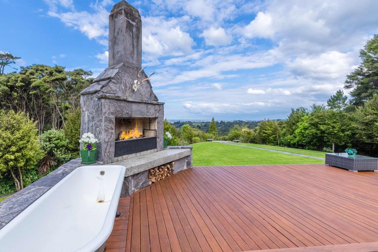 Photo of property in 33 Sunnyvale Road, Swanson, Auckland, 0614