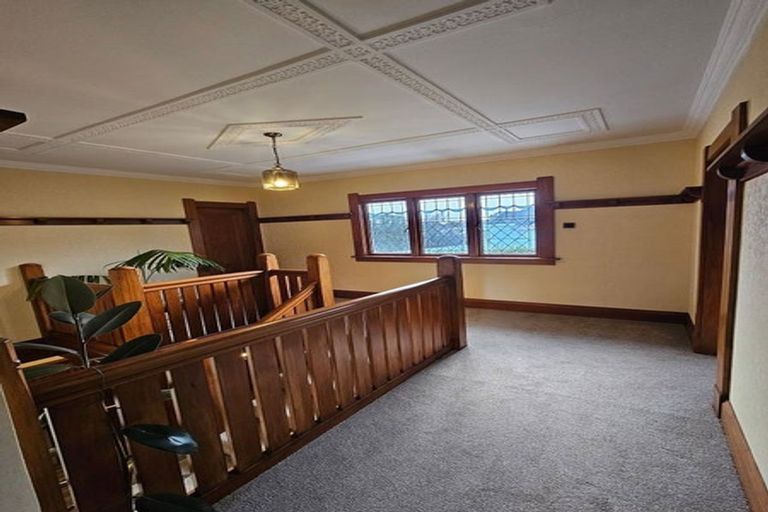 Photo of property in 6 Ridge Lane, New Plymouth, 4310