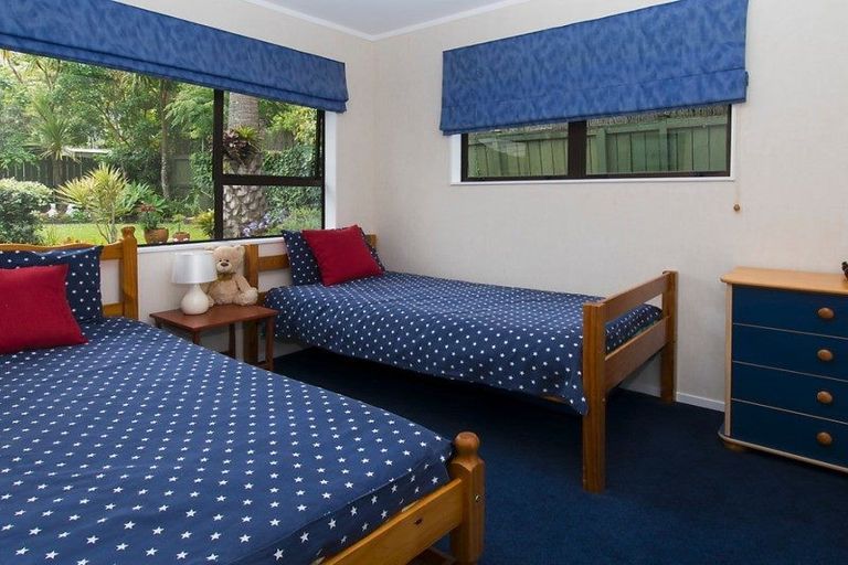 Photo of property in 9 Woodview Rise, Botany Downs, Auckland, 2010