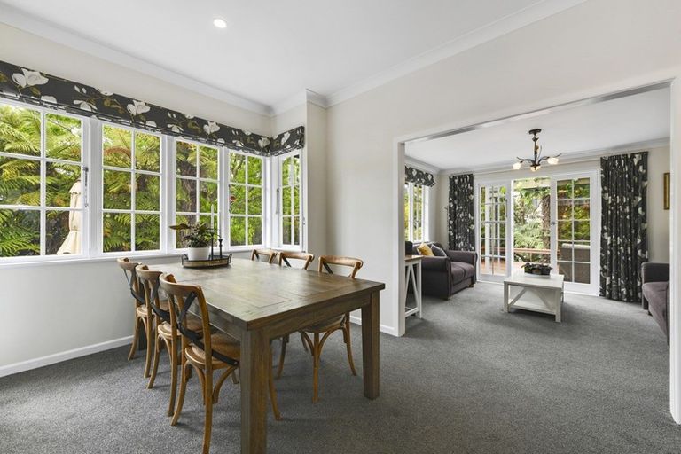 Photo of property in 18 Dowling Grove, Silverstream, Upper Hutt, 5019