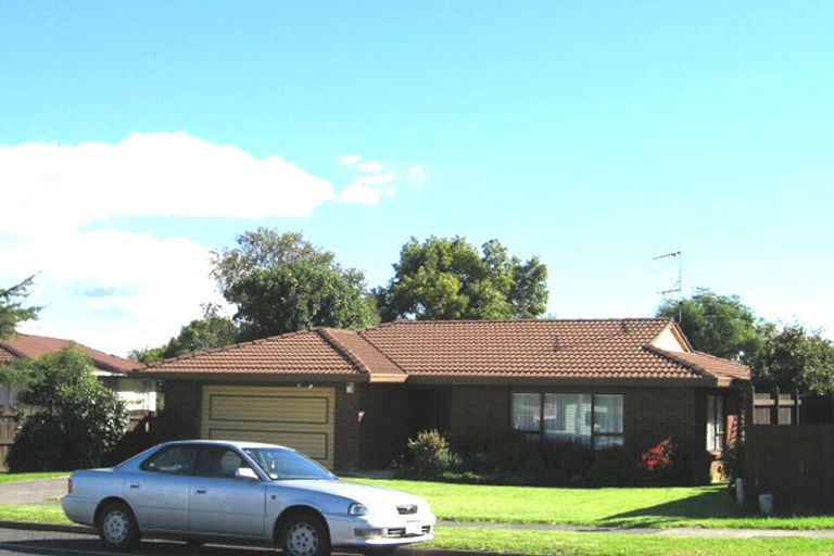 Photo of property in 98 Hutchinsons Road, Bucklands Beach, Auckland, 2014
