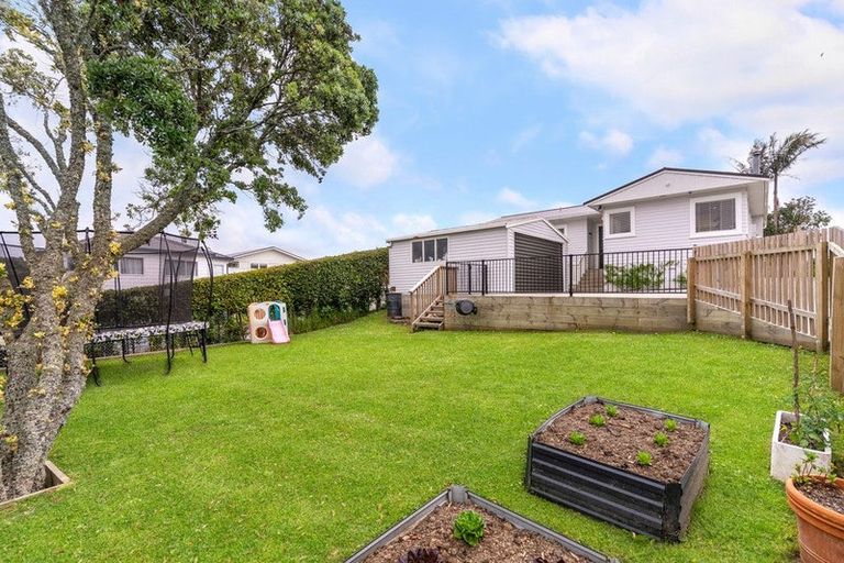 Photo of property in 15 Roberts Road, Glenfield, Auckland, 0629
