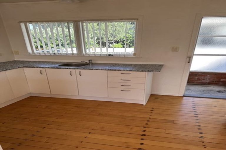 Photo of property in 1/8 Craig Road, Milford, Auckland, 0620