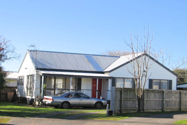 Photo of property in 9 Olive Place, Nawton, Hamilton, 3200