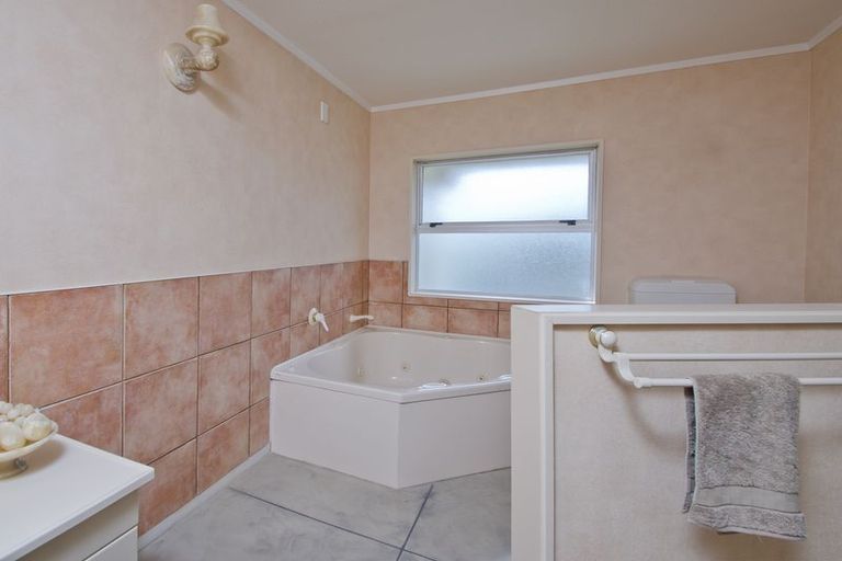 Photo of property in 1228 Papamoa Beach Road, Papamoa Beach, Papamoa, 3118