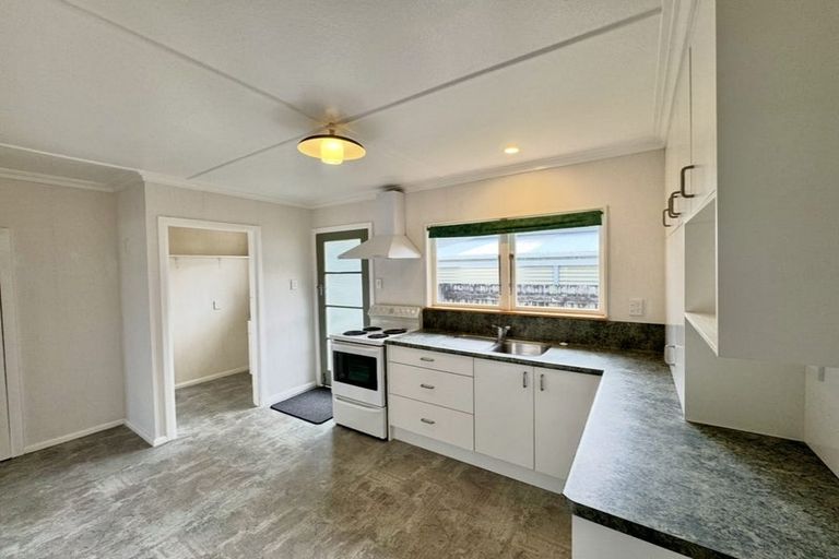 Photo of property in 75 Pahiatua Street, Hokowhitu, Palmerston North, 4410