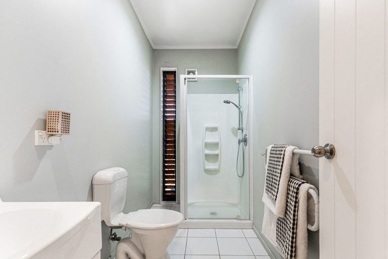 Photo of property in 4a Tuscany Way, Te Atatu Peninsula, Auckland, 0610