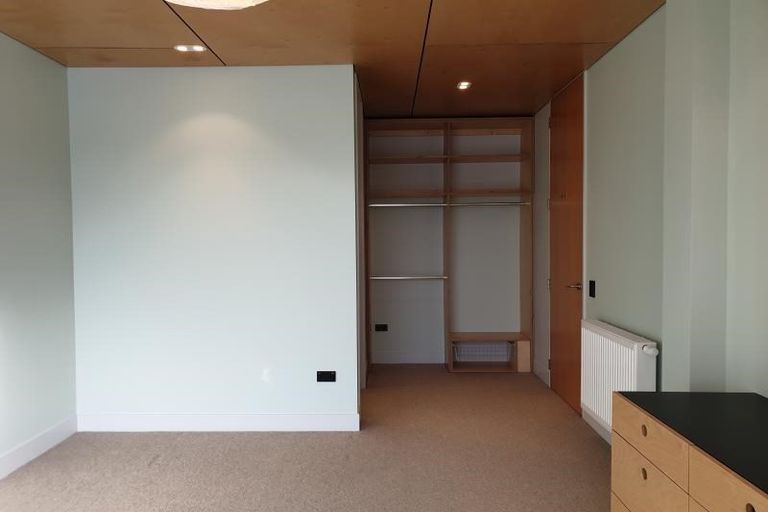 Photo of property in 1b Robieson Lane, Roseneath, Wellington, 6011