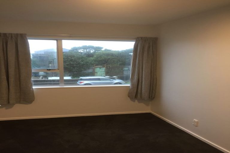 Photo of property in 2/218 Onepu Road, Lyall Bay, Wellington, 6022