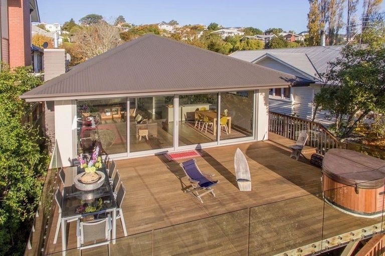 Photo of property in 16 Macmillan Avenue, Cashmere, Christchurch, 8022