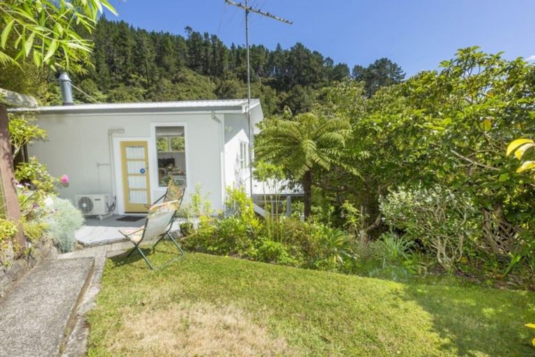 Photo of property in 135 Pinehaven Road, Pinehaven, Upper Hutt, 5019