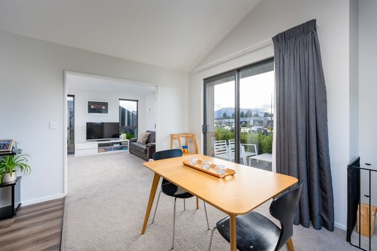 Photo of property in 17 Mount Creighton Crescent, Wanaka, 9305