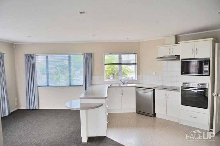 Photo of property in 107 Marina View Drive, West Harbour, Auckland, 0618