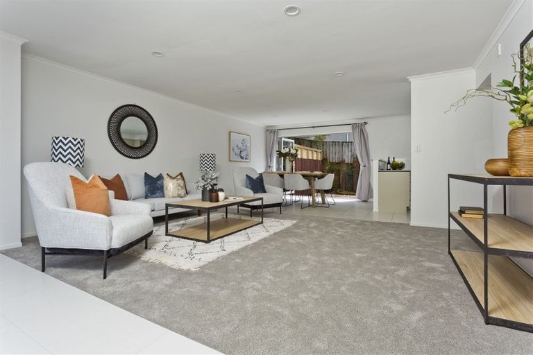 Photo of property in 3/13 Kaihu Street, Northcote, Auckland, 0627