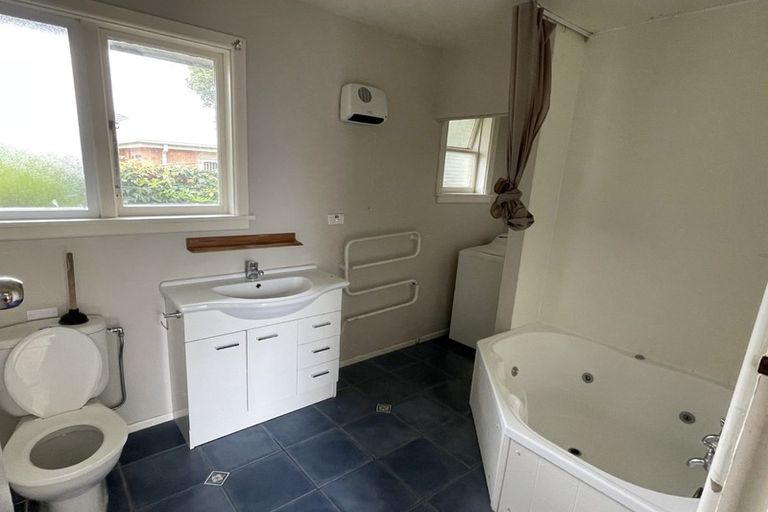 Photo of property in 1/156 Ilam Road, Ilam, Christchurch, 8041