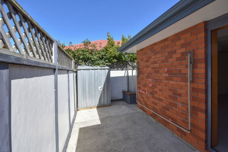 Photo of property in 33 Macandrew Road, South Dunedin, Dunedin, 9012