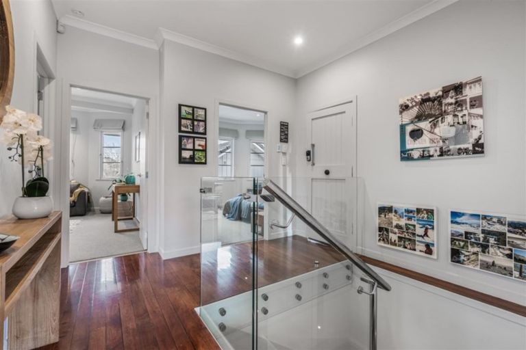 Photo of property in 18 Wairoa Road, Narrow Neck, Auckland, 0624