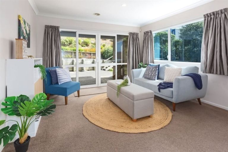 Photo of property in 4 Tongariro Drive, Aotea, Porirua, 5024