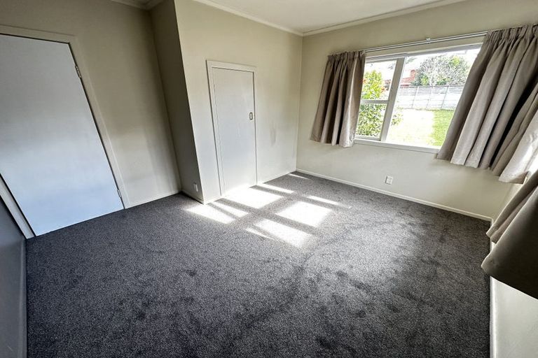 Photo of property in 93 Sylvan Avenue, Northcote, Auckland, 0627