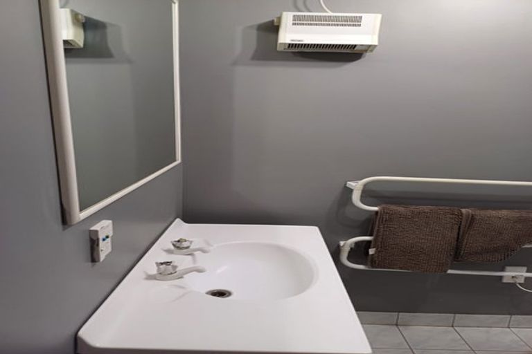 Photo of property in 37 Dominica Crescent, Grenada Village, Wellington, 6037