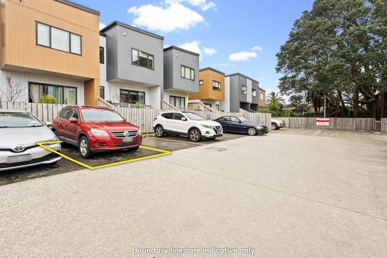 Photo of property in 7/22 Ryburn Road, Mount Wellington, Auckland, 1062
