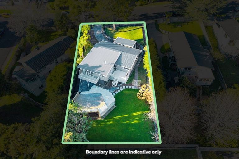 Photo of property in 15 Nor'east Drive, Northcross, Auckland, 0632