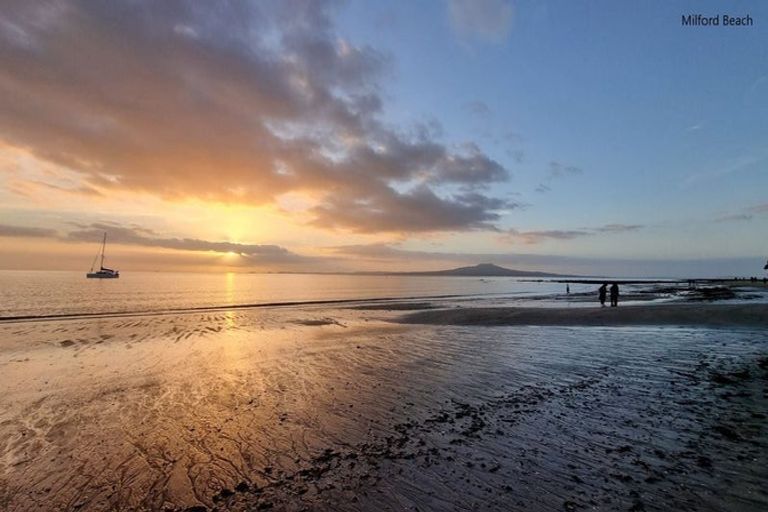 Photo of property in 24a Penning Road, Castor Bay, Auckland, 0620