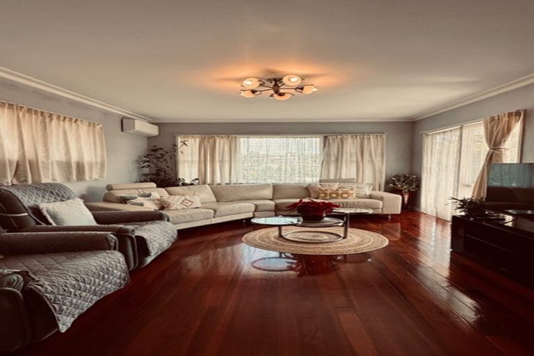 Photo of property in 4 Ayton Drive, Totara Vale, Auckland, 0629