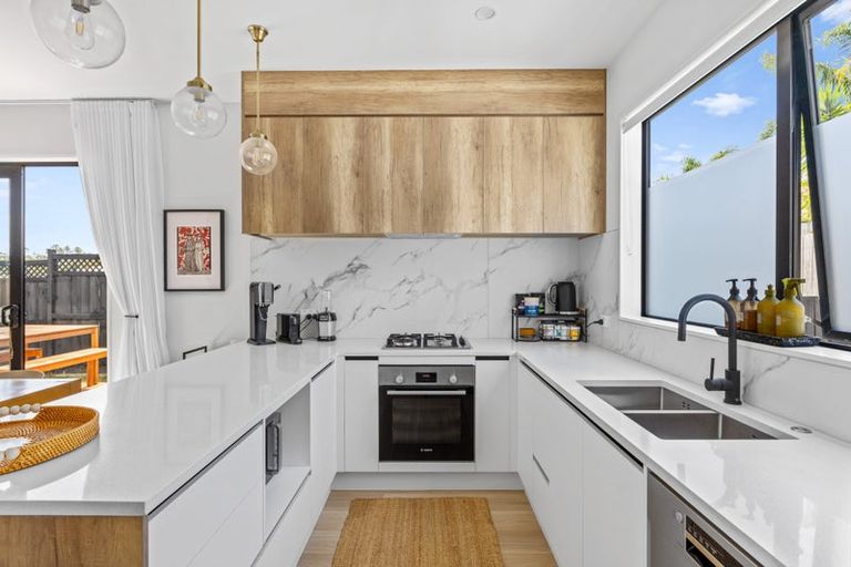 Photo of property in 27d Taipari Road, Te Atatu Peninsula, Auckland, 0610