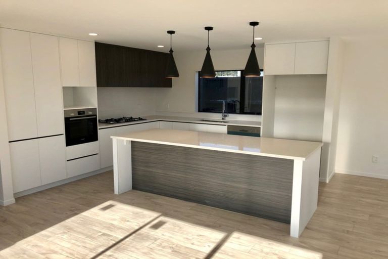 Photo of property in 40 Lumbarda Drive, Kumeu, 0810