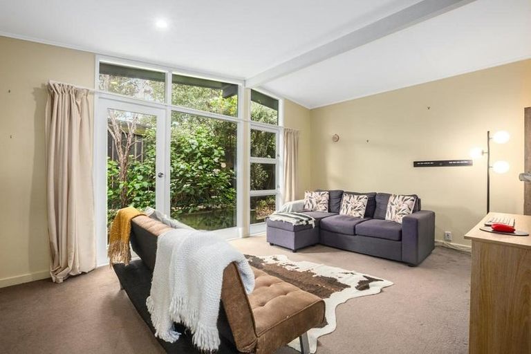 Photo of property in 15 Tawa Street, Waikanae, 5036