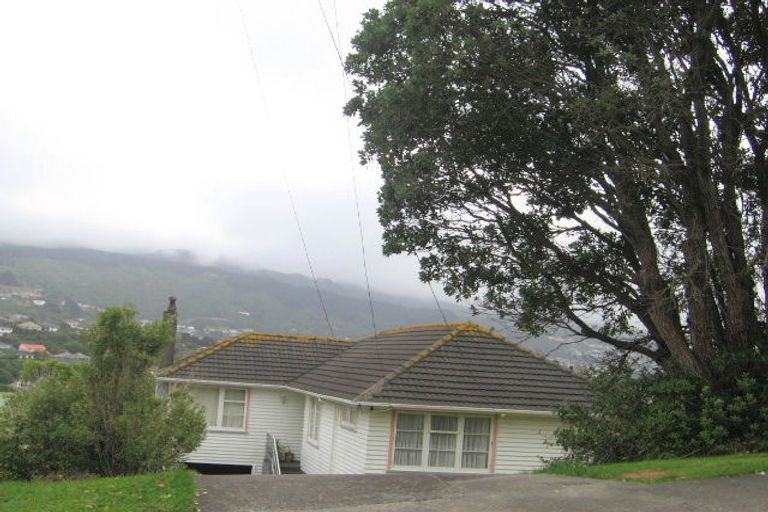 Photo of property in 8 Ryan Grove, Tawa, Wellington, 5028