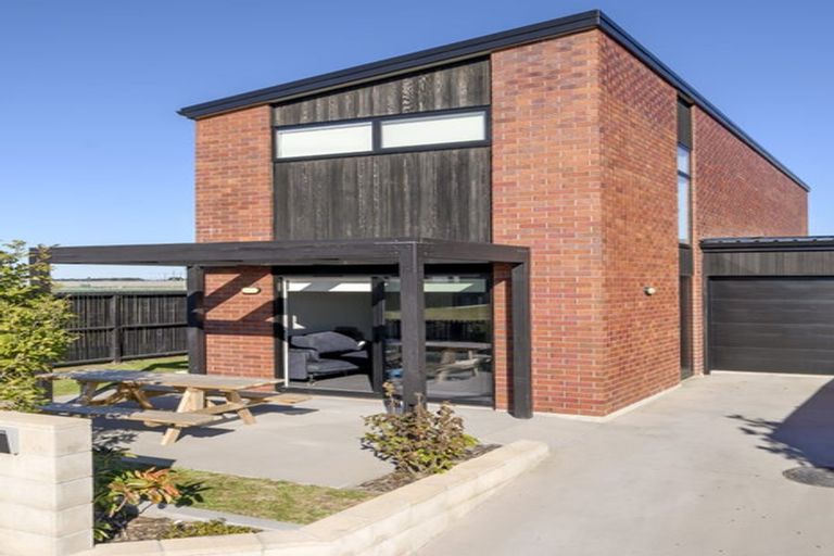 Photo of property in 24 Atutahi Lane, Papamoa, 3118