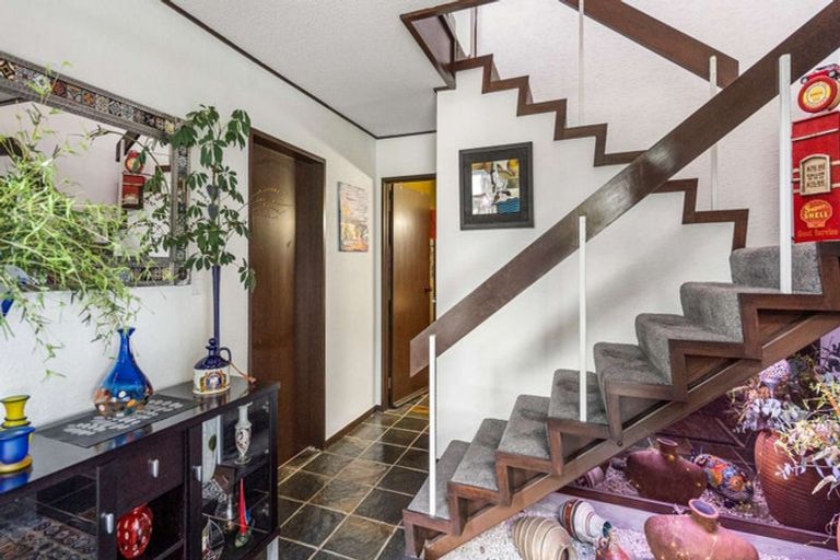 Photo of property in 2 Exeter Place, Tihiotonga, Rotorua, 3015